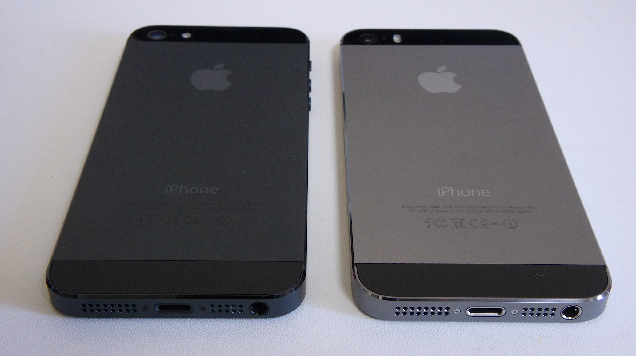 iPhone 5s」スペースグレイと「iPhone 5」ブラック&スレートを比べて